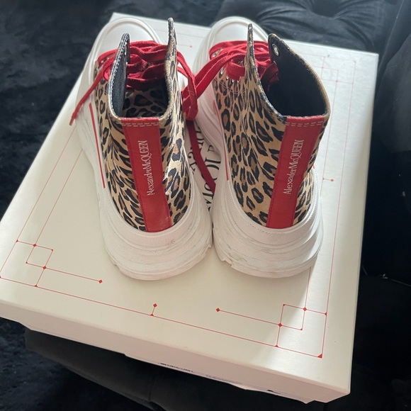 Alexander Mcqueens (In season) - Picture 2 of 3